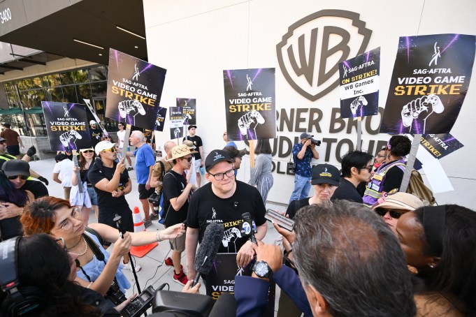 Duncan Crabtree-Ireland and Sarah Elmaleh at the SAG-AFTRA video game strike kick-off picket at Warner Bros. Studios on August 1, 2024 in Los Angeles, California.