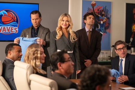 Running Point. (L to R) Scott MacArthur as Ness Gordon, Kate Hudson as Isla Gordon and Drew Carver as Sandy Gordon in Episode 102 of Running Point. Cr. Katrina Marcinowski/Netflix © 2024