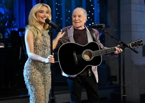 SNL50: THE ANNIVERSARY SPECIAL -- Pictured: (l-r) Sabrina Carpenter and Paul Simon perform "Homeward Bound" on February 16, 2025 -- (Photo by: Todd Owyoung/NBC via Getty Images)