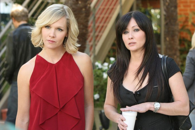 90210, (from left): Jennie Garth, Shannen Doherty, 'Hello, Goodbye, Amen', (Season 1, aired Jan. 6, 2009), 2008-. photo: Jaimie Trueblood / © The CW / Courtesy: Everett Collection